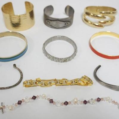 1171	10 ASSORTED LADIES BRACELETS
