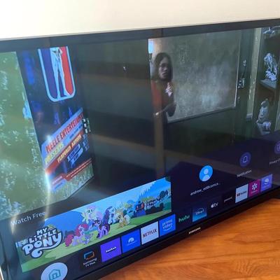 2023 Samsung Smart TV with Remote — Working — Model No. UN32N5300AF