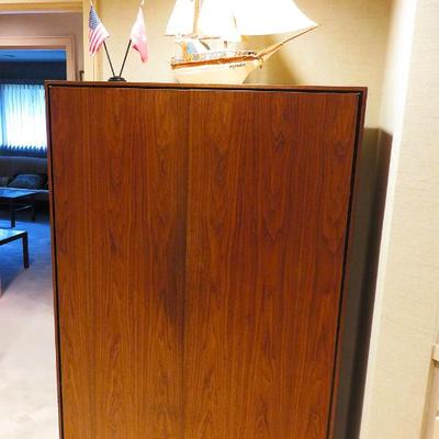 (BID ITEM) Vladimir Kagan armoire