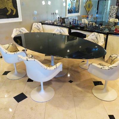 Eero Saarinen Tulip dining table & chairs