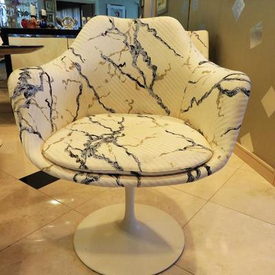 Saarinen tulip armchair