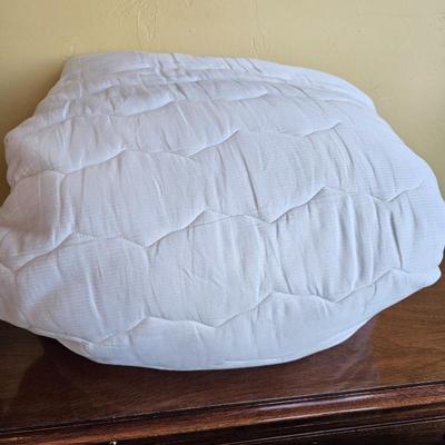 Lot #254 - King Size Beautyrest Brand Mattress Cover