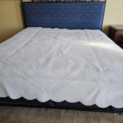 King Size White Quilted Bedspread With Scalloped Edges