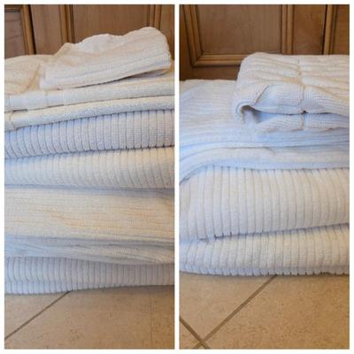 Selection of White & Cream Ribbed DriSoft Towels and 2 Bathmats - Bathroom Linens