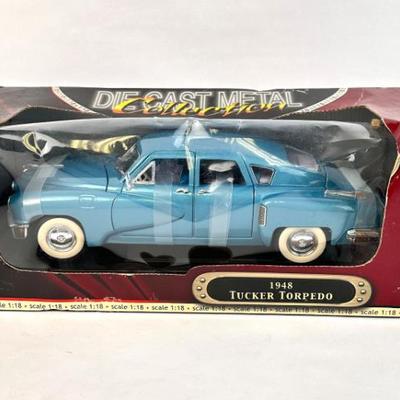 Lot #107 Yat Ming Deluxe Edition 1948 Tucker Torpedo – 1:18 Diecast Metal – Vintage Car Model
