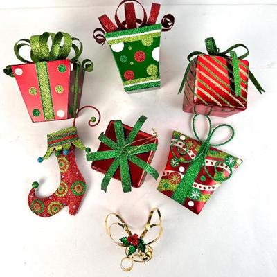 Lot #131 Christmas Tabletop Decor
