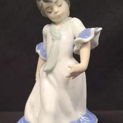 Lladro Porcelain Figure "Juanita" #5193