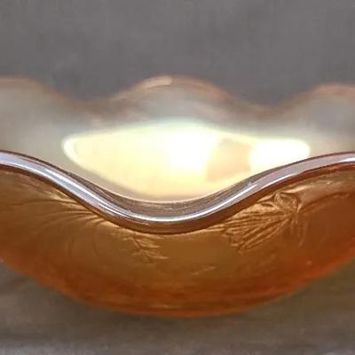 Carnival Glass With Loads Of Class - Beautiful Bowl With Scalloped Edges And Floral Accents