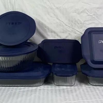 Assorted Pyrex Dishes w/ Lids