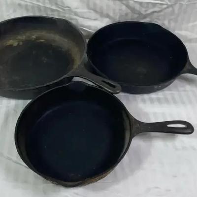 Set of 3 Unbranded Cast Iron Pans