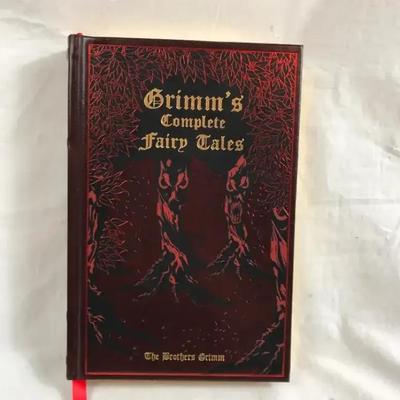Classic Literature & Fairy Tales - Grimm's Complete Fairy Tales and Sleepy Hollow. 