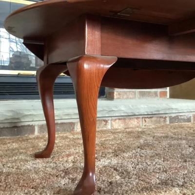 Traditional Wood Fold-Out Coffee Table with Queen Anne Legs