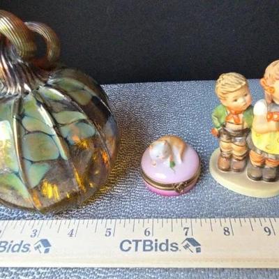 Art Glass Pumpkin, Hummel Figurine & Limoges Cat Porcelain Box – Collectible Trio