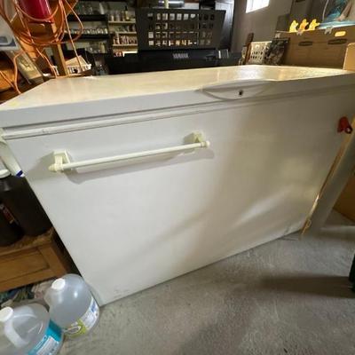 Frigidaire deep freezer chest
