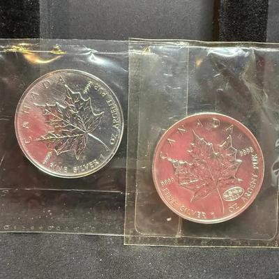 Lot: (2) 2000 & 1991 Canada Maple Leaf 1oz Silver Round