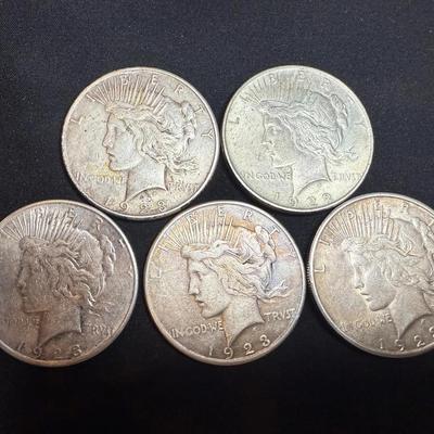 Lot: (5) Peace Dollars (4) 1923S & (1) 1922 Silver 