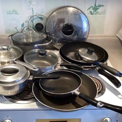 PPM111 Mystery Lot Of Pots & Pans