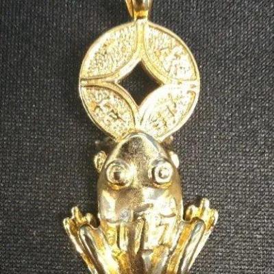 EHE118 - Myrna Lee Chang Triple 7 Lucky Frog Pendant 