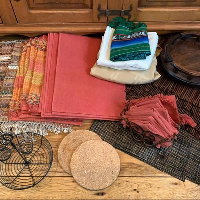 Placemats, Lazy Susan And Tablecloths