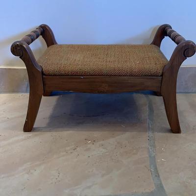 Vintage Early American Style Turned Wood Foot Stool 