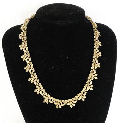 Vintage Signed Trifari 16-Inch Gold Tone Link Necklace