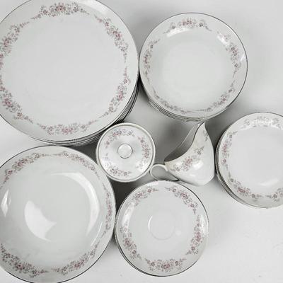 Crestwood China Japan “Linda” Dinnerware Set – 1957 Floral Pattern