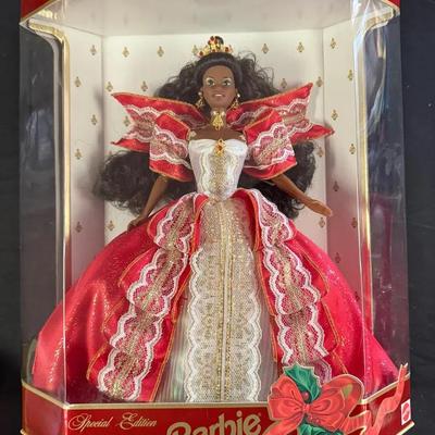 423: 1997 Happy Holidays Barbie New In Box