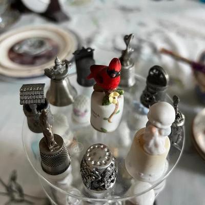 303: Vintage Thimble Collection with Rotating Display Case – Porcelain, Metal & Souvenir Thimbles (L