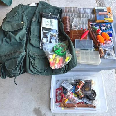 Fishing Vest (XXL) & supplies - 2 knives 