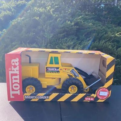Vintage Tonka Metal Construction Truck – Boxed, Circa 1990