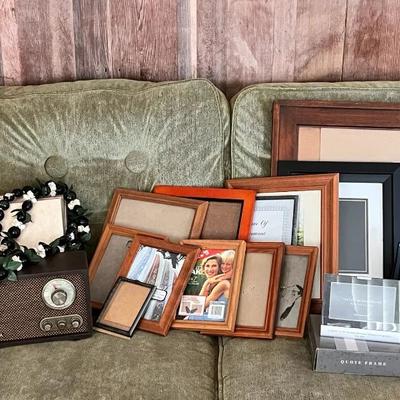EFF172 Living Room Finds! Picture Frames And Victrola Radio