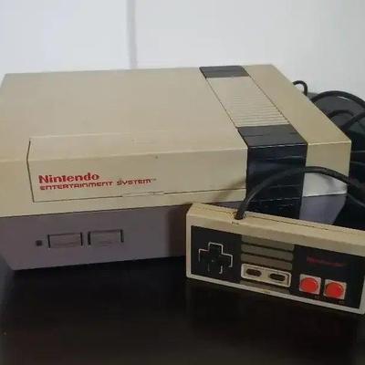 EFF185 Rare Vintage NES Nintendo Console with Controller & Adapters