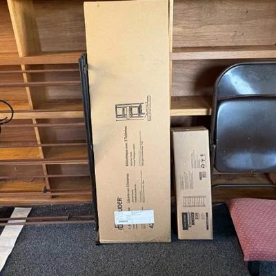 EFF131 Assortment Of Clothes Racks And Shoe Rack 