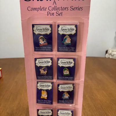 224: Disney Snow White And Seven Dwarfs Collector Pin Set