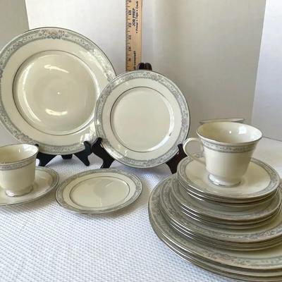 Lenox "Charleston" China, 4 5-Piece Place Settings