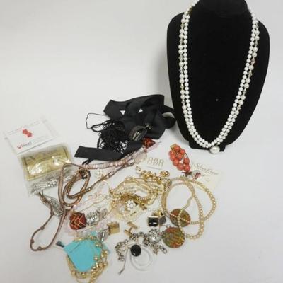 1132	11 NECKLACES, EARRINGS, BRACELETS, SHOE CLIPS, MISC. JEWELRY

