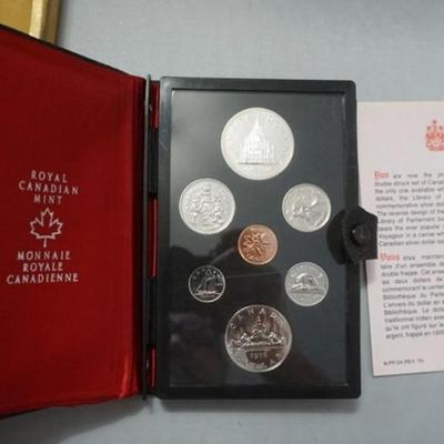 1168	1976 ROYAL CANDIAN MINT COIN SET IN BOOK
