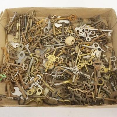 1200	LARGE ASSORTMENT OF ANTIQUE FURNITURE & CLOCK KEYS
