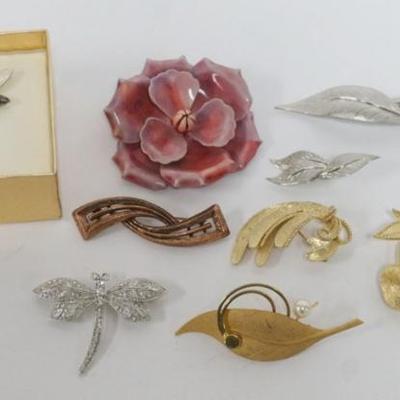 1118	9 LADIES DESIGNER PINS, 1 WITH MATCHING EARRINGS, SOME MARKED BY MAKER
