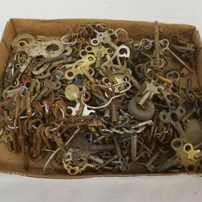 1198	LARGE ASSORTMENT OF ANTIQUE FURNITURE & CLOCK KEYS
