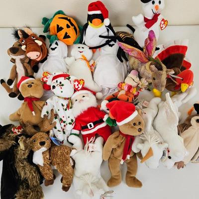 Lot of 22 Holiday Ty Beanie Babies Plush Collectibles Including Santa, Snowman, Reindeer & More