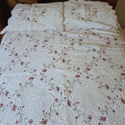 Floral Quilted Bedspread Set with Pillow Shams – Traditional Cottage Bedding - Full XL