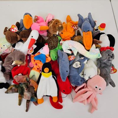Lot of 25+ Ty Beanie Babies Sea and Wildlife Plush Collection - Dolphin, Octopus, Penguin, Walrus