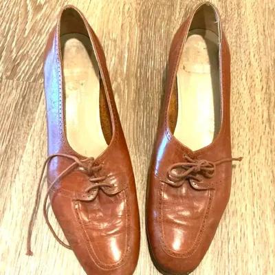 Salvatore Ferragamo Brown Leather Lace-Up Pumps – Boutique Collection