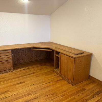 Corner desk