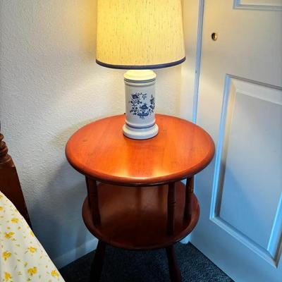 2 Tiered Wood Nightstand Made Of American Maple & Vtg Ceramic Blue & White Floral Table Lamp