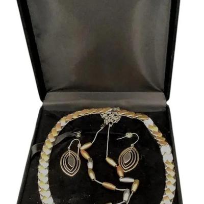 Beautiful Necklace And Earrings Set