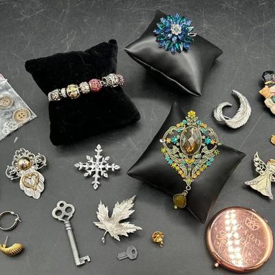 BU233 Jewelry Pins, Buttons, Misc Jewelry Accessories 