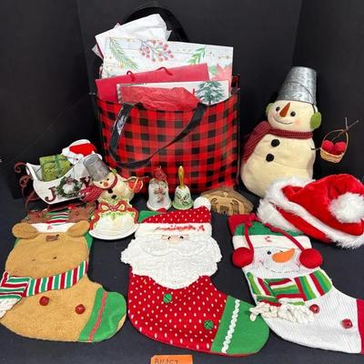 BU257 Christmas Decor And Wrapping Supplies! 