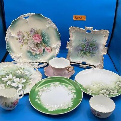 BU192 Classic Floral & Collectible Plates
